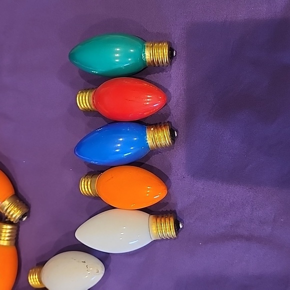 Box lot of C7 Christmas bulbs.*** - Picture 2 of 6